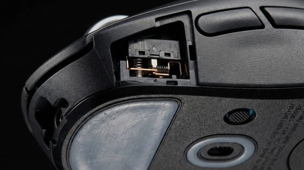 ภาพระยะใกล้แสดงสวิตช์ LIGHTFORCE และ Mouse Feet