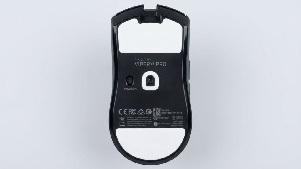 แผ่น PTFE feet ขนาดใหญ่ของ Razer Viper V3 Pro สำหรับความลื่นไหลสูงสุด